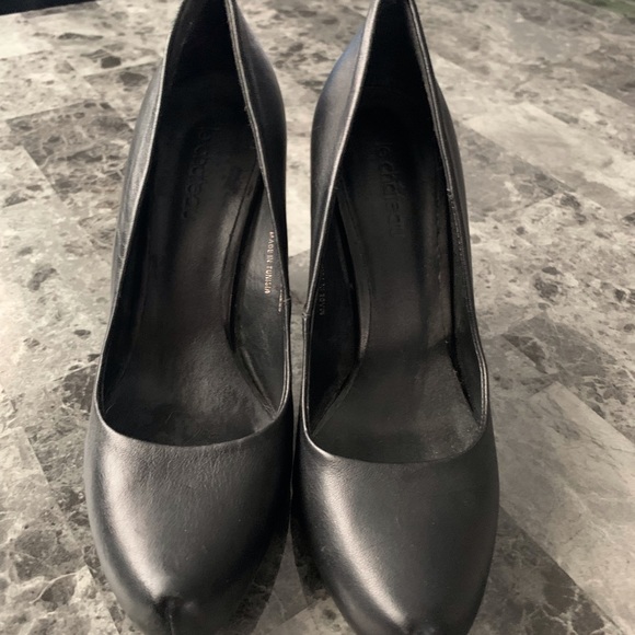 Le Chateau black heels size 9 like new - Picture 7 of 8